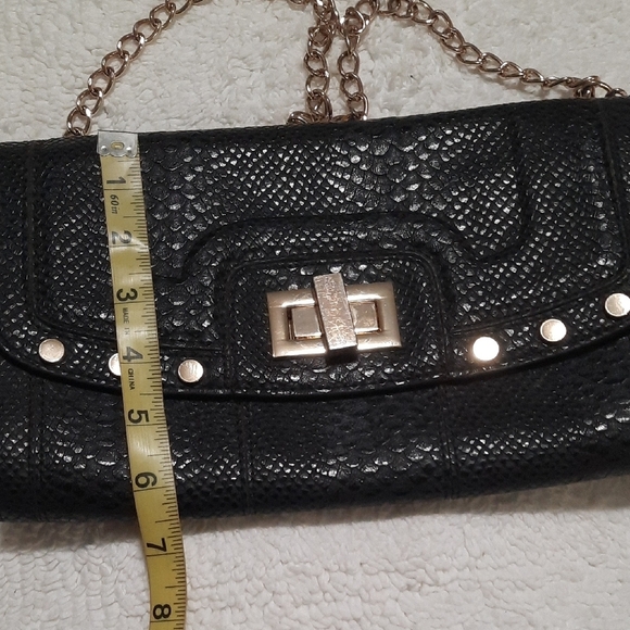 Cache Black Textured Clutch with Gold Chain - Picture 4 of 6